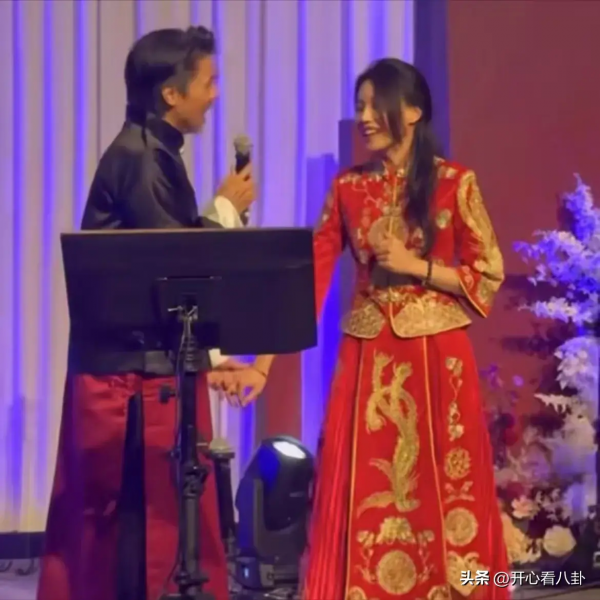 米乐M6：舒淇冯德伦结婚照上热搜！两人曾把刘德华放中间挡枪暗戳秀恩爱(图4)
