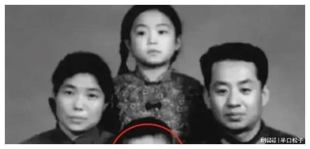 米乐M6：57岁金星宣布再结婚又嫁外国人晒结婚照很般配曾娶美国老(图13)
