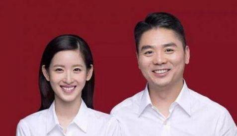 米乐M6平台：9对明星夫妻的结婚照黄晓明喜气吴京帅气而撒贝宁的洋气！(图7)
