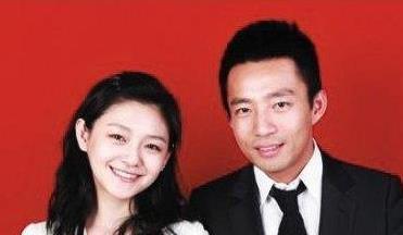 米乐M6平台：9对明星夫妻的结婚照黄晓明喜气吴京帅气而撒贝宁的洋气！(图8)