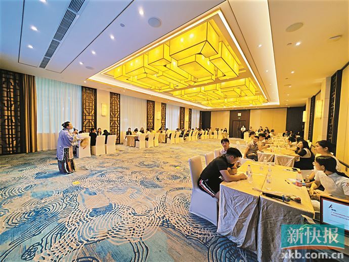 米乐M6：脱单市场带火“王婆经济”“网生代”年轻人相亲从线上走向线下(图1)