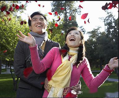 米乐M6平台：熟人介绍与婚恋婚服公司介绍有什么区别？(图3)