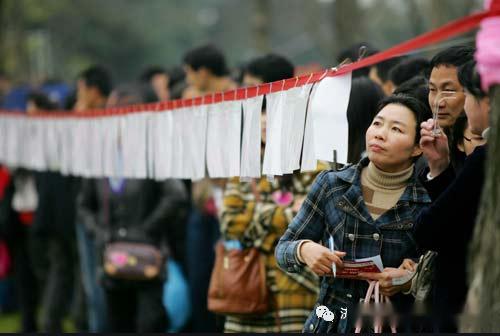 米乐M6平台：熟人介绍与婚恋婚服公司介绍有什么区别？(图2)