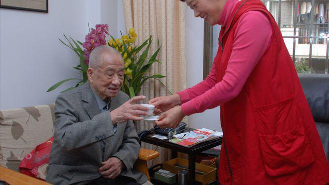 米乐M6平台：50岁女技术员：再婚一个月就离了他太过分了我接受不了(图4)