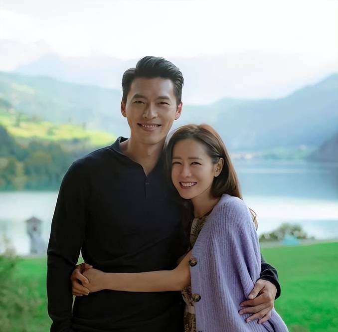 米乐M6：玄彬孙艺珍婚纱照曝光！俊男靓女超养眼两人牵手甜笑好幸福(图4)