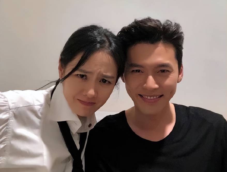 米乐M6：玄彬孙艺珍婚纱照曝光！俊男靓女超养眼两人牵手甜笑好幸福(图6)