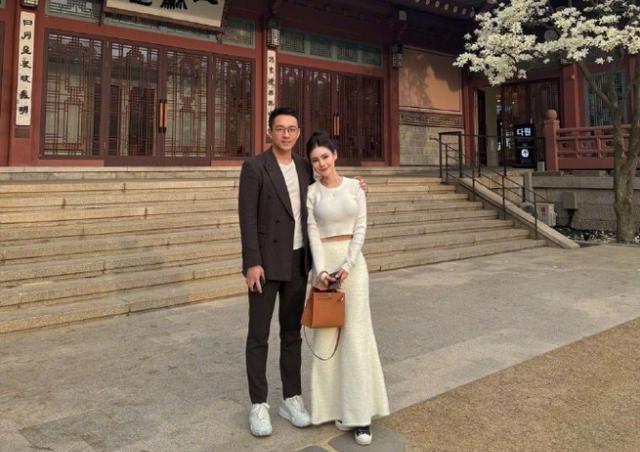 米乐M6：汪小菲与Mandy晒结婚照：新篇章的开启爱情的甜蜜见证(图8)