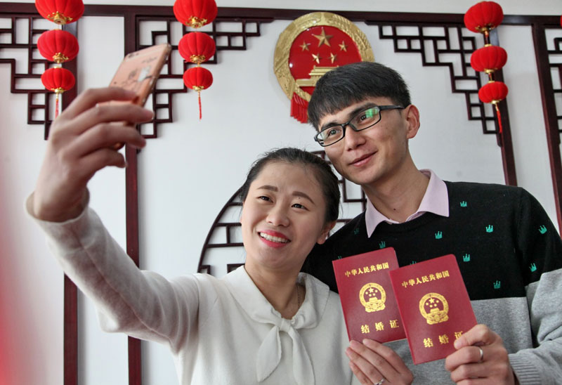 米乐M6平台：情人节我们领证啦(图3)
