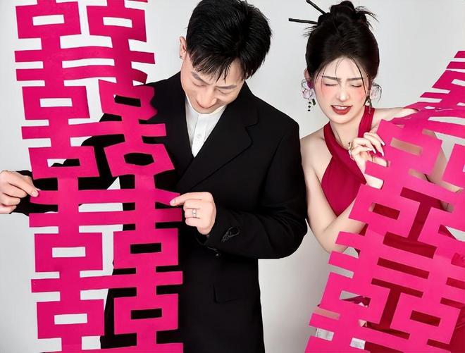 米乐M6：赵本山徒孙张尧官宣婚讯结婚照曝光很般配父亲张小光离世八年(图11)