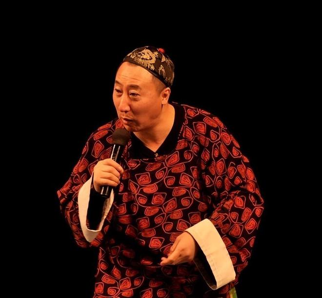 米乐M6：赵本山徒孙张尧官宣婚讯结婚照曝光很般配父亲张小光离世八年(图12)