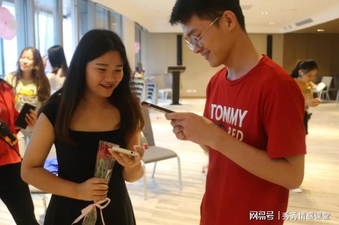 米乐M6：98年邻居介绍胖女友我没看上算命的表舅一句话我娶了她(图1)