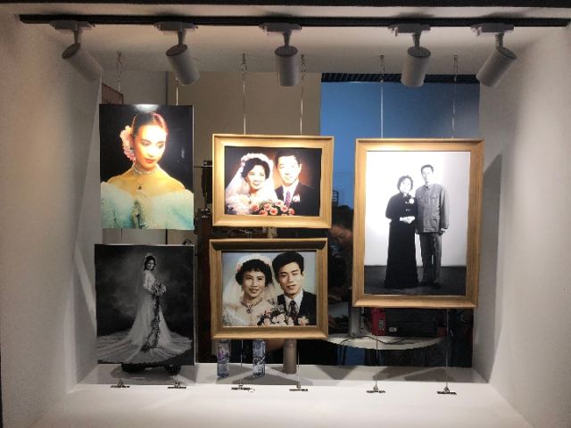 婚照进化史幸福从未变——改革开放40年那些风靡过的婚照(图4)