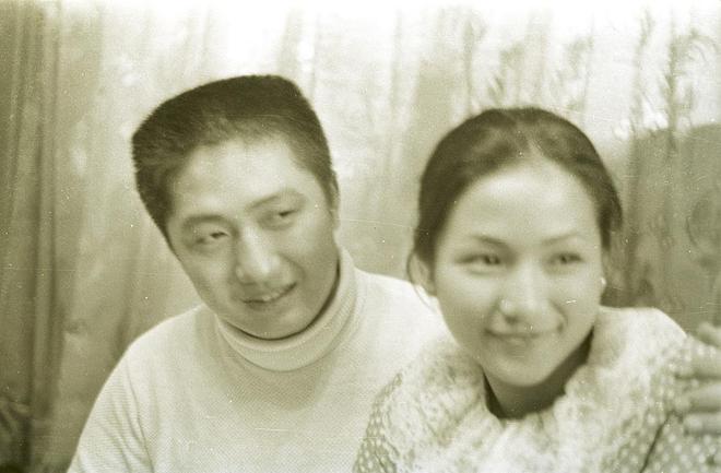 米乐M6：郑佩佩和前夫原文通结婚照：怀孕8次不后悔净身搬出前夫豪宅(图6)