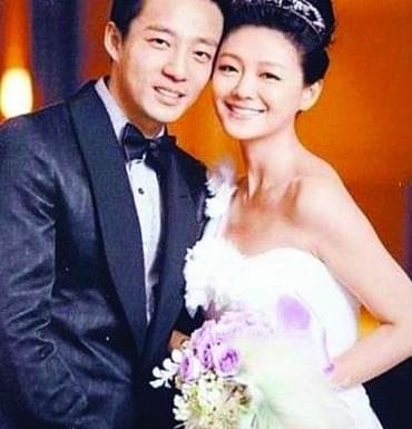 米乐M6：明星结婚证件照~看了这么多这次我觉得黄晓明和baby赢了！(图4)