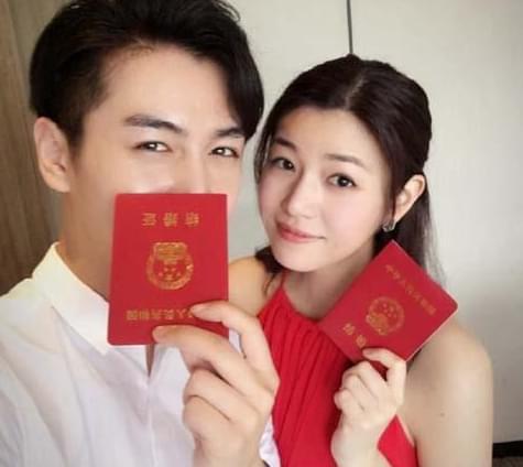 米乐M6：明星结婚证件照~看了这么多这次我觉得黄晓明和baby赢了！(图6)