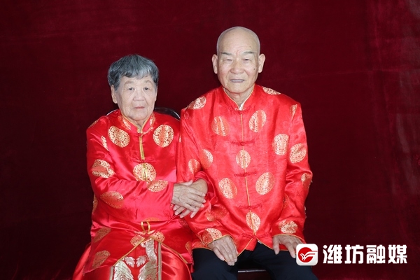 最美“结婚照”！他们为老人定格最美“夕阳红”(图2)