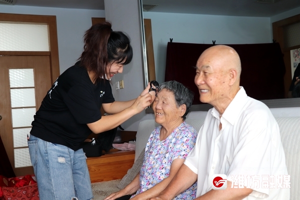 最美“结婚照”！他们为老人定格最美“夕阳红”(图4)