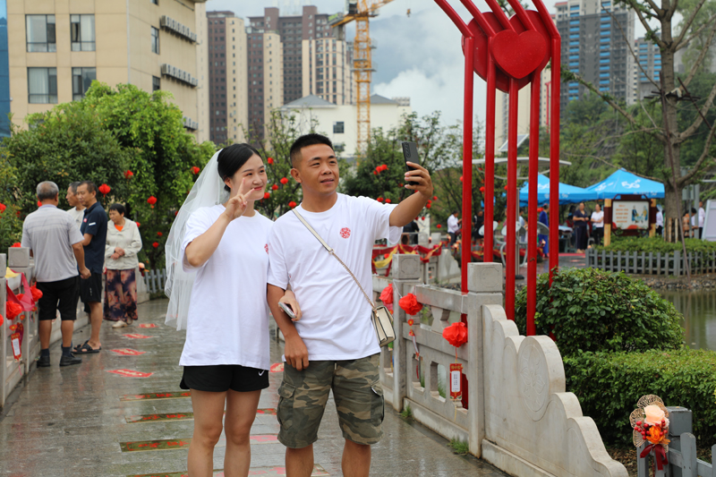 云南永善举办集体婚礼22对新人喜结连理(图3)