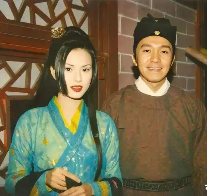 罕见！姑姑李若彤自爆结婚照！丈夫出轨、中年失业？原来是……(图7)