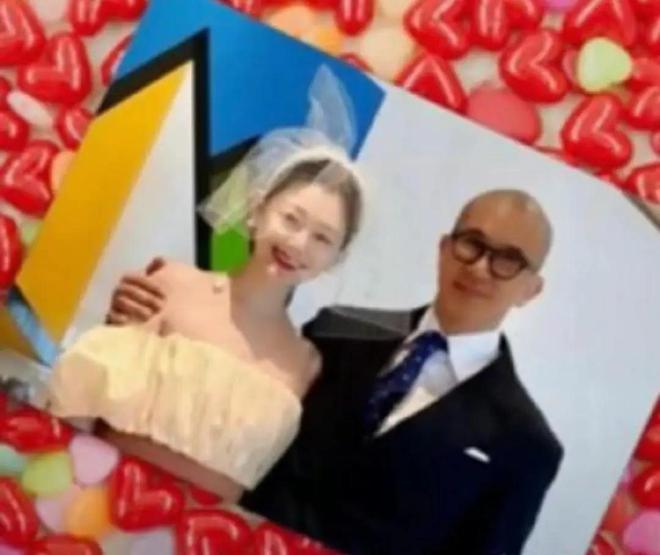 米乐M6：大S具俊晔婚纱照全身图曝光夫妻拥吻好甜蜜多款造型风韵各异(图1)