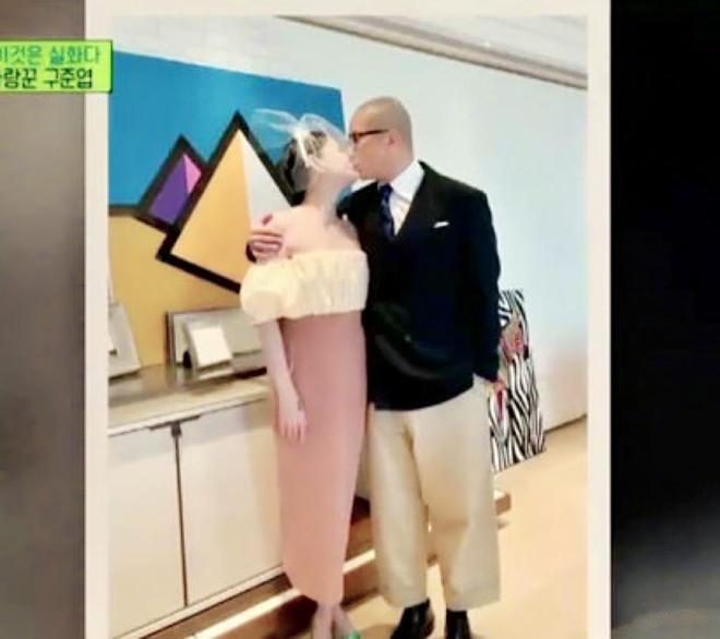 米乐M6：大S具俊晔婚纱照全身图曝光夫妻拥吻好甜蜜多款造型风韵各异(图3)