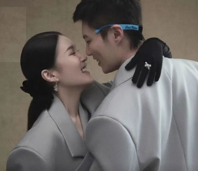 赵本山女儿官宣领证结婚嫁给大7岁圈外男友透露不会举行婚礼(图12)