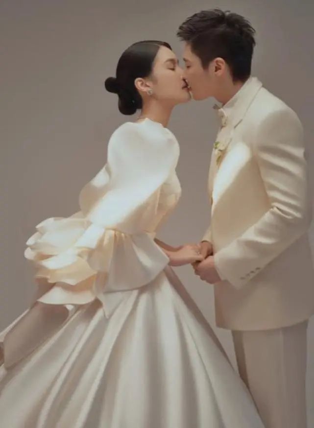 赵本山女儿官宣领证结婚嫁给大7岁圈外男友透露不会举行婚礼(图6)