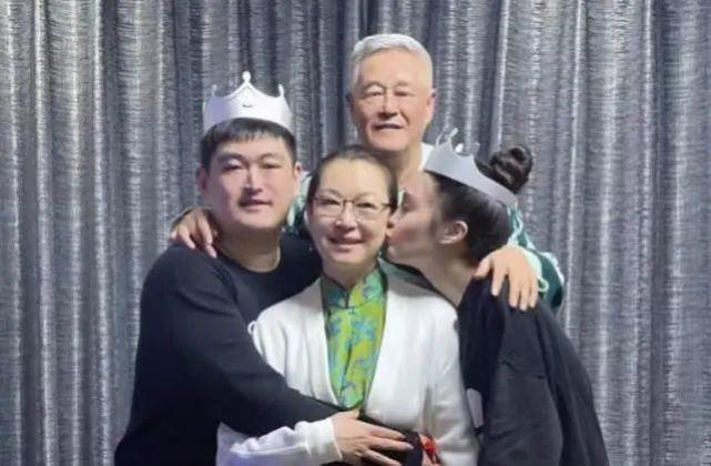 赵本山女儿官宣领证结婚嫁给大7岁圈外男友透露不会举行婚礼(图13)