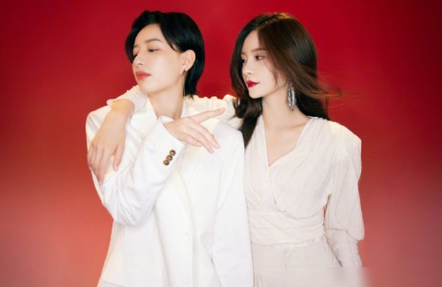 米乐M6：沈梦辰晒红底正装合照喜气洋洋网友吐槽：第一眼以为结婚了(图3)