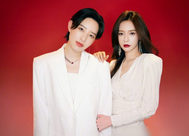 米乐M6：沈梦辰晒红底正装合照喜气洋洋网友吐槽：第一眼以为结婚了(图4)