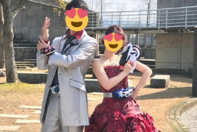 网友分享JOJO结婚照和旁边的一比太亮眼了羡慕这对新人(图6)