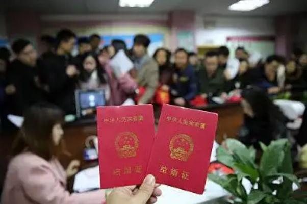 米乐M6：结婚证照片是贴上去的还是印上去的结婚证照片要几张(图3)