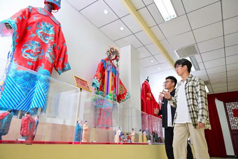 米乐M6：2024年结婚人数雪崩首个婚姻本科专业诞生网友：还不如学殡葬(图2)