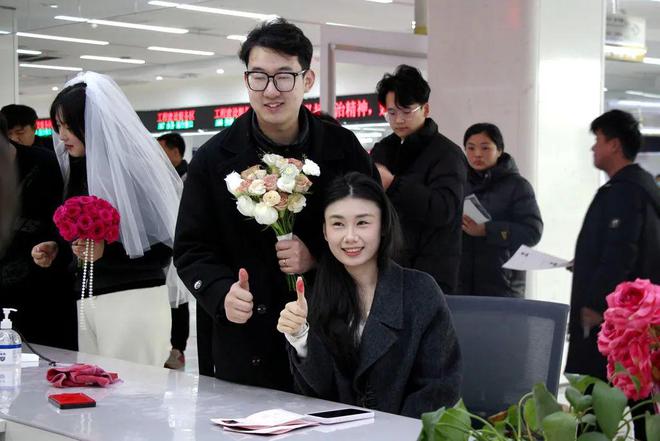 米乐M6平台：永城：“情人节”婚姻登记迎小高峰(图1)