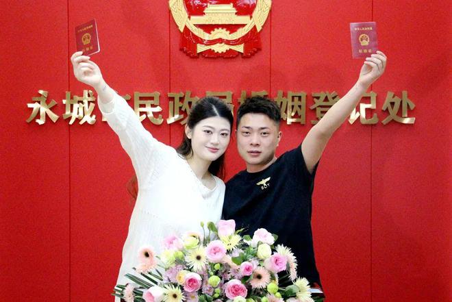 米乐M6平台：永城：“情人节”婚姻登记迎小高峰(图3)