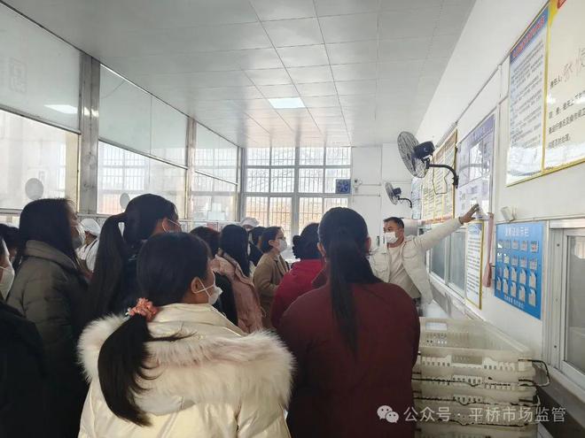 米乐M6：信阳市平桥区市场监管局洋河市场监管所开展食堂开放日及食品安全进校园活动(图3)