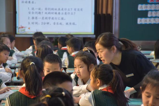 稷山县教育体育局开展“聚焦核心素养深化课堂教学改革”小学课堂教学观摩研讨活动(图4)