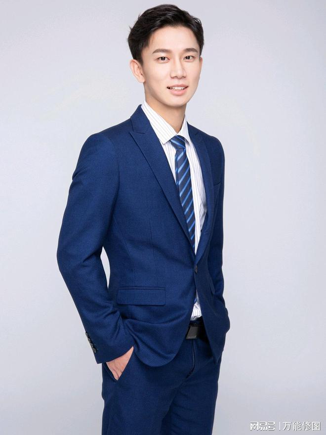 米乐M6平台：AI如何一键合成职业艺术照？(图1)