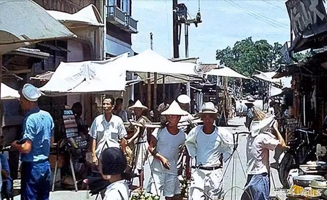 “6个老婆”同住一室每人每月7万零花钱71岁又娶第七房小娇妻(图6)