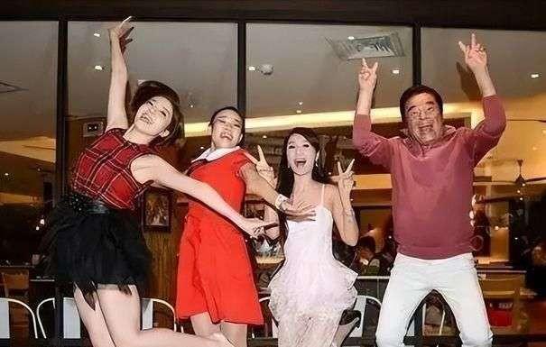 一妻五妾六妻同堂！每人每月7万零花钱71岁又娶第七房小娇妻(图14)
