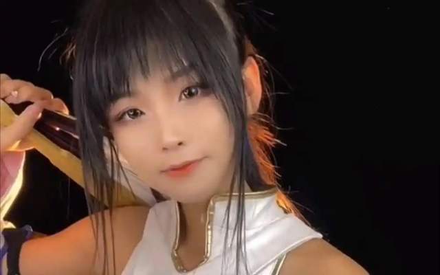 太可恶了！b站网友cos婚纱六花送高达结果被造谣成“片姐”(图4)