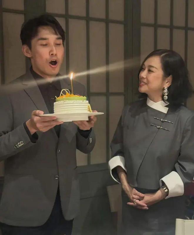米乐M6：陈松伶为老公庆生张铎生图好显老看着与大8岁妻子像同龄人！(图3)