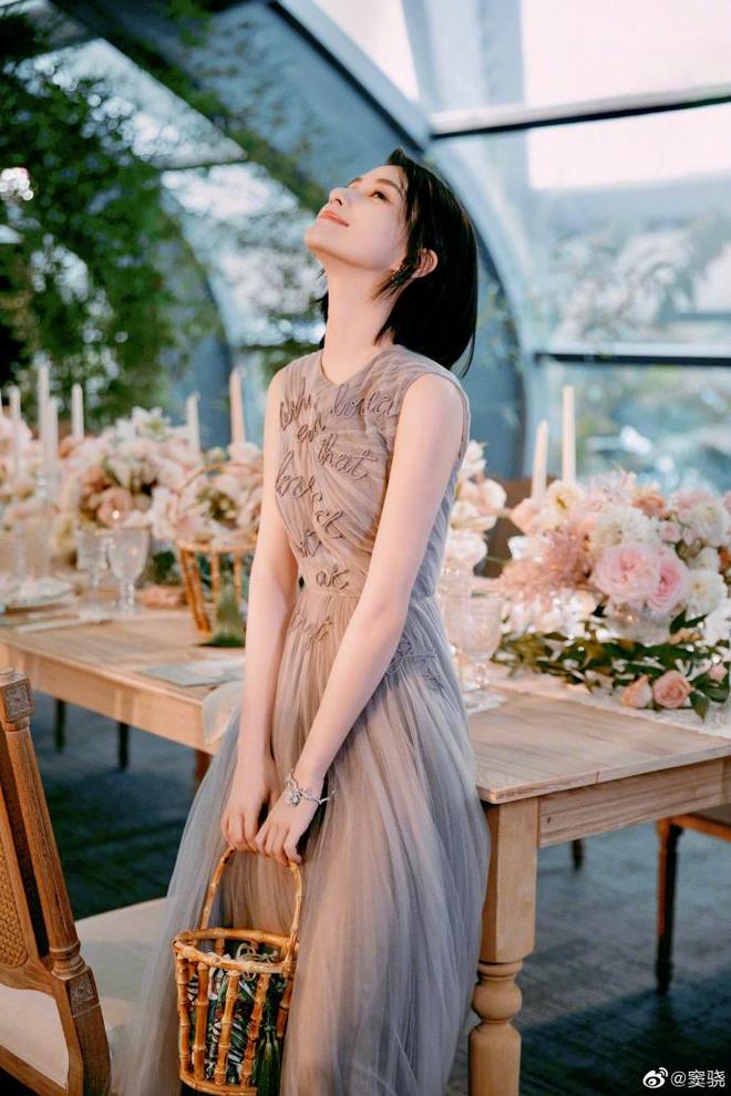 窦骁何超莲公开婚礼照片中式礼服男帅女美双方家长见证幸福(图10)