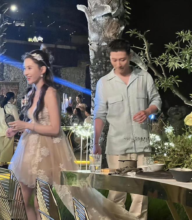 窦骁何超莲公开婚礼照片中式礼服男帅女美双方家长见证幸福(图11)