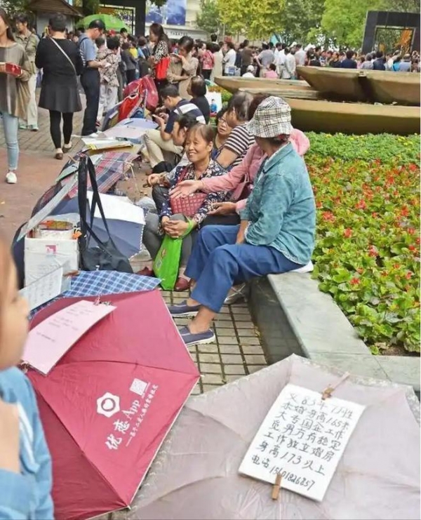 大量外国女孩涌入相亲角不要彩礼不要车房大龄剩女：滚出中国(图3)