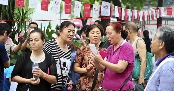 大量外国女孩涌入相亲角不要彩礼不要车房大龄剩女：滚出中国(图7)