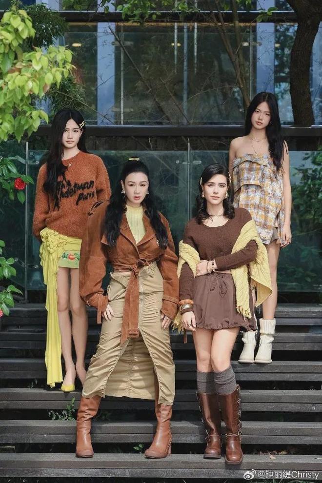 55岁钟丽缇母女四人拍闺蜜照网友热议！本人曝光幕后花絮(图3)
