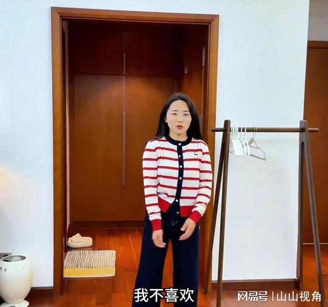 小凤试穿金哥买的衣服秒变“灾难现场”网友：金哥做了冤大头(图10)