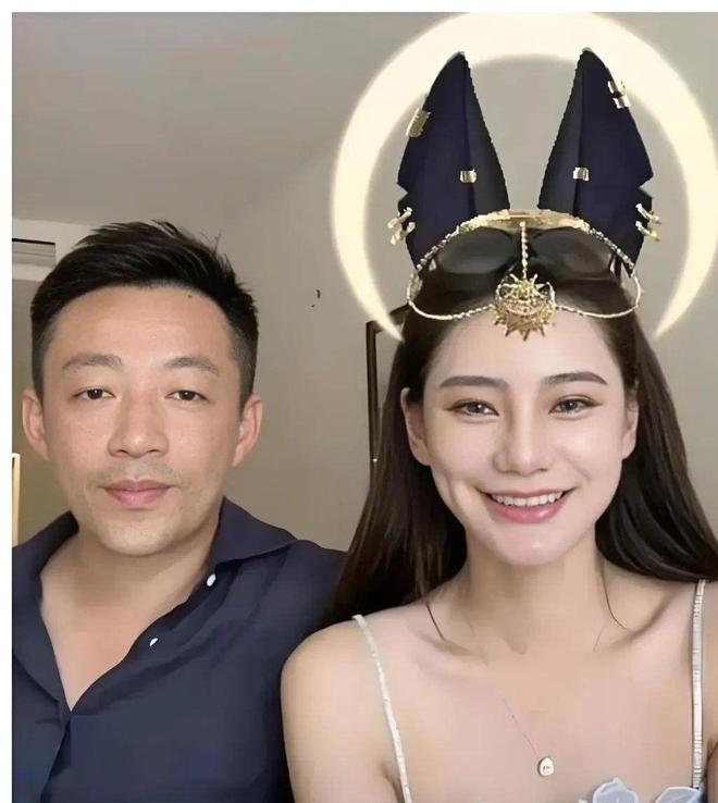 炸裂！马筱梅20岁澳门艳照曝光3000张大尺度张兰霸气护媳打脸(图1)