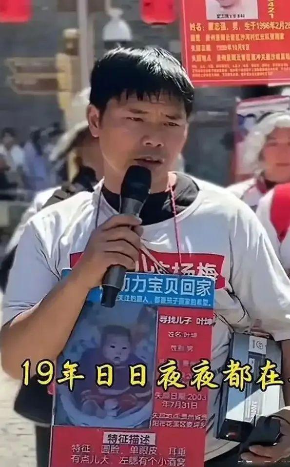 贵州6岁女孩当街被拐路人群殴人贩现场曝光居然还有人喊停？！(图6)